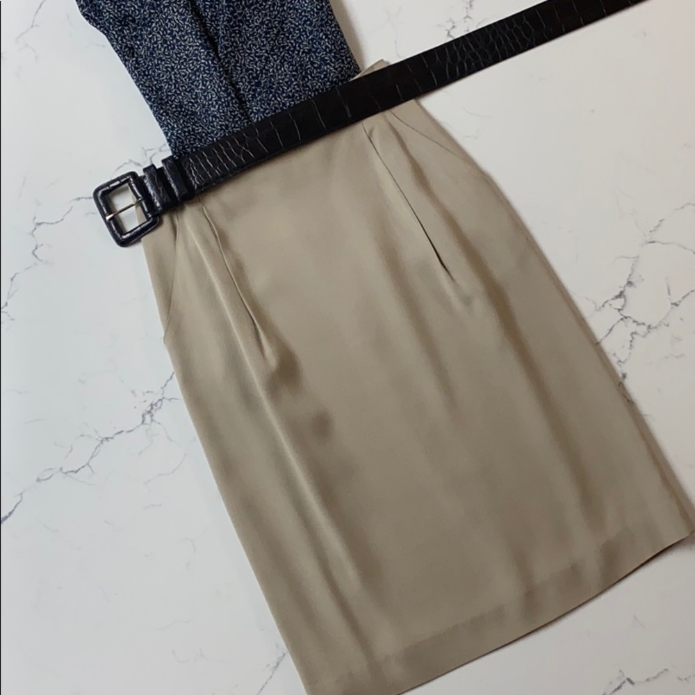 Paul Stanley skirt with soft front pleats and pockets